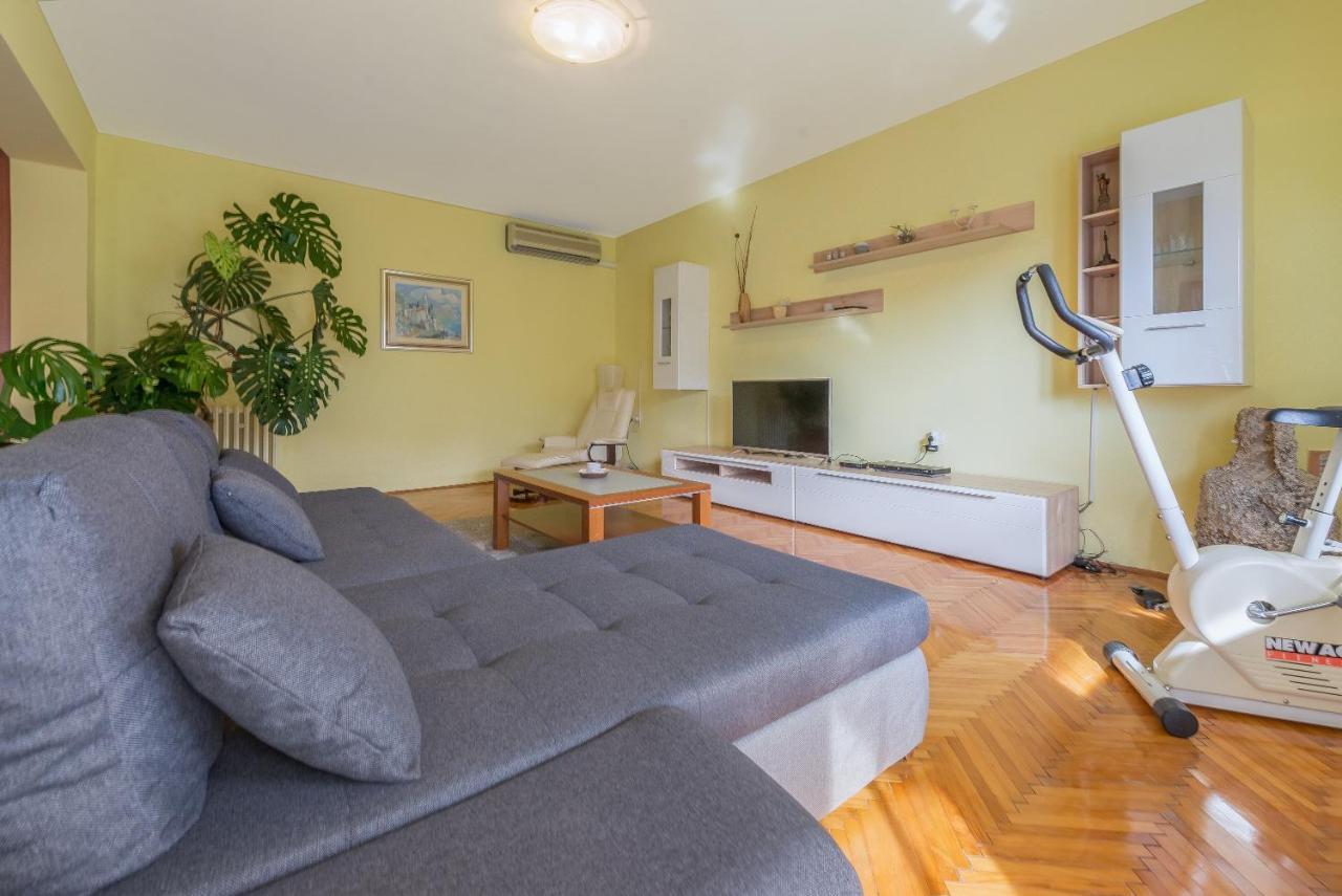 Apartments Villa Odesa With Shared Pool Zára Kültér fotó