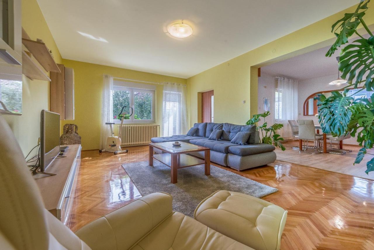 Apartments Villa Odesa With Shared Pool Zára Kültér fotó
