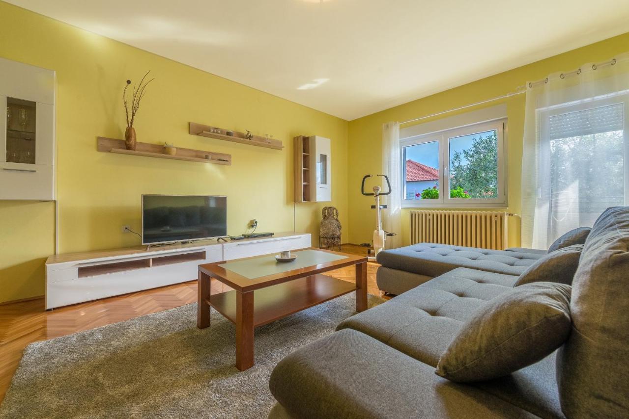 Apartments Villa Odesa With Shared Pool Zára Kültér fotó