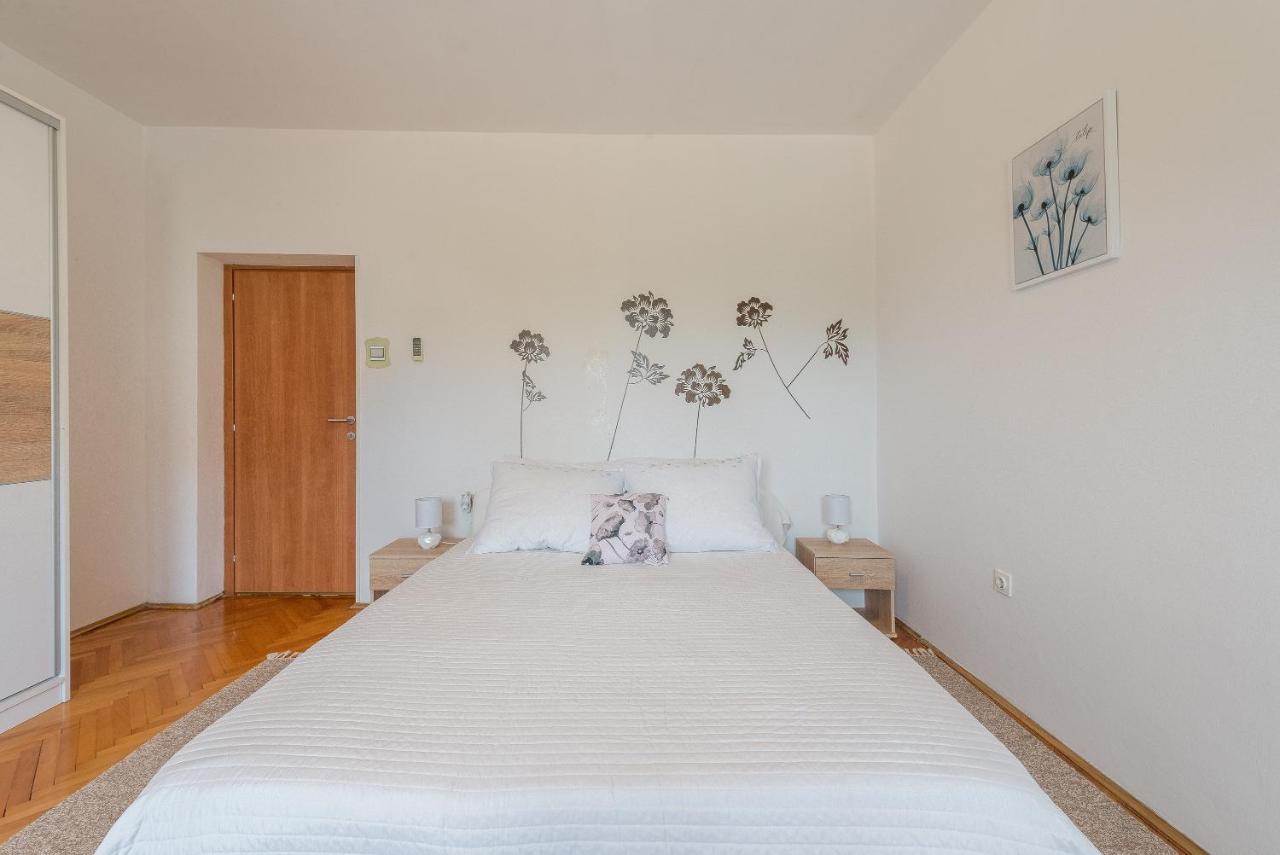 Apartments Villa Odesa With Shared Pool Zára Kültér fotó