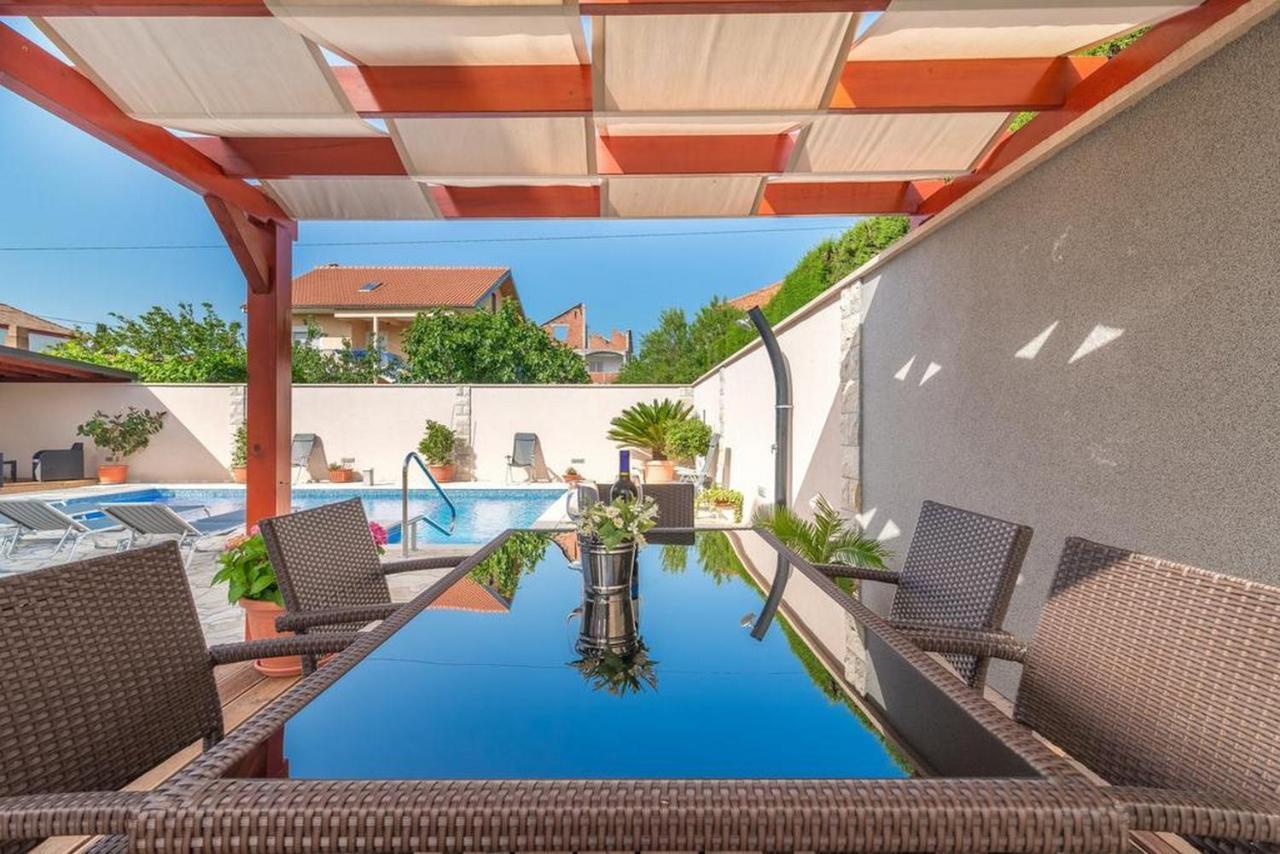 Apartments Villa Odesa With Shared Pool Zára Kültér fotó
