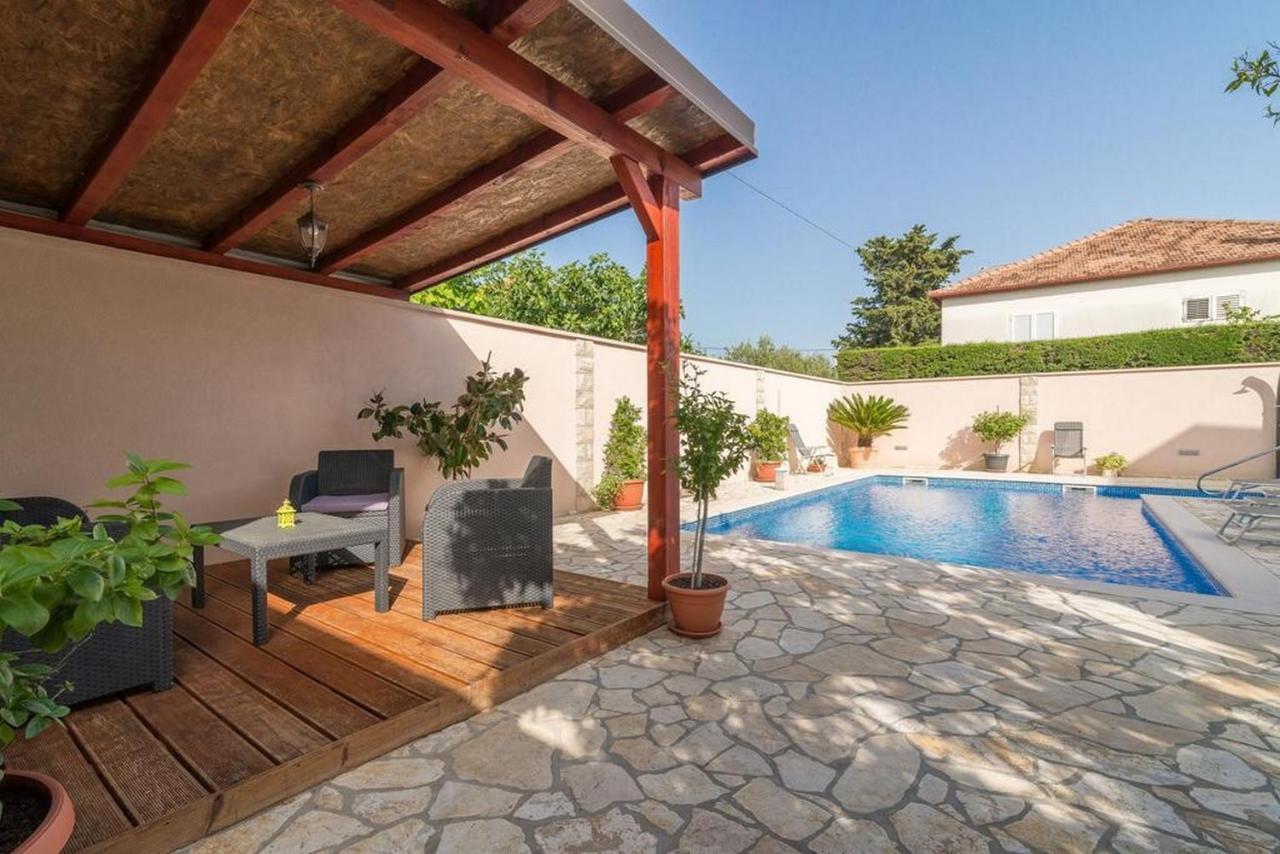 Apartments Villa Odesa With Shared Pool Zára Kültér fotó