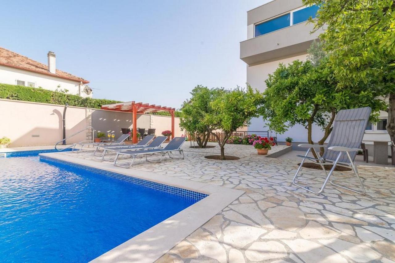 Apartments Villa Odesa With Shared Pool Zára Kültér fotó
