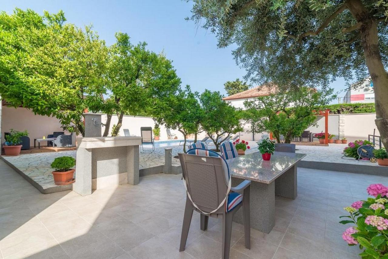 Apartments Villa Odesa With Shared Pool Zára Kültér fotó