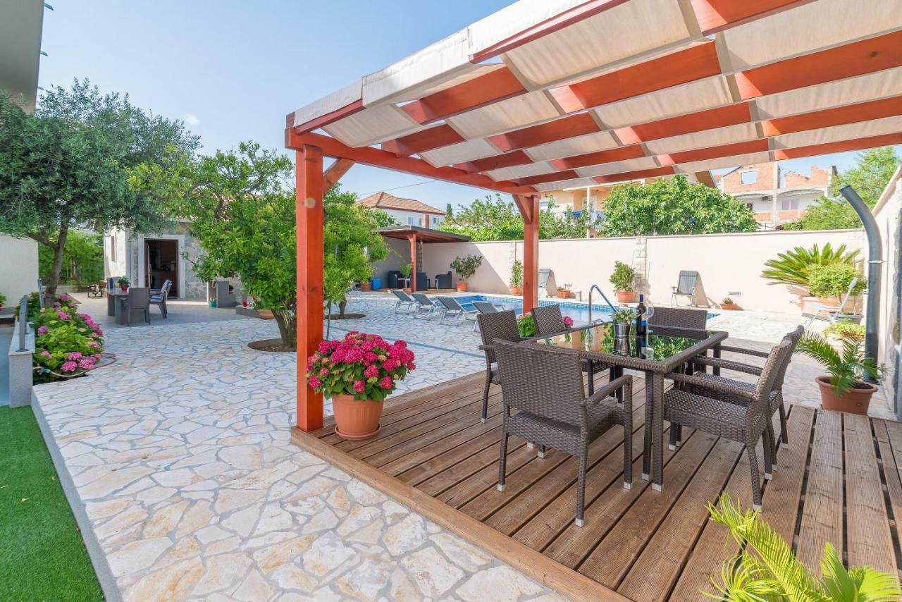 Apartments Villa Odesa With Shared Pool Zára Kültér fotó