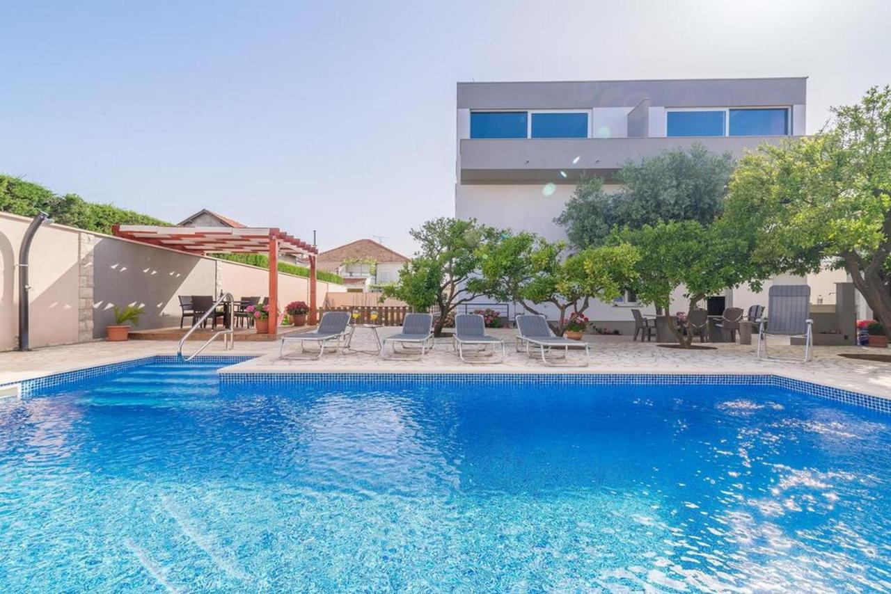 Apartments Villa Odesa With Shared Pool Zára Kültér fotó